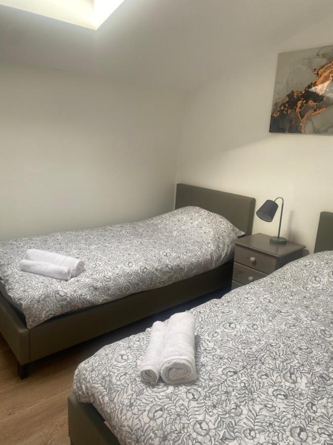 2 Bedroom Central Apartment Leek Extérieur photo