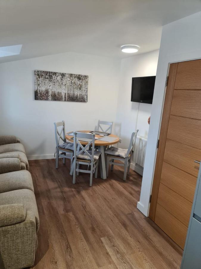 2 Bedroom Central Apartment Leek Extérieur photo