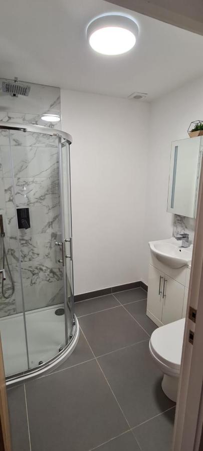 2 Bedroom Central Apartment Leek Extérieur photo